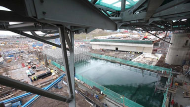 哈迪德的伦敦奥运会水上中心开始测试泳池1