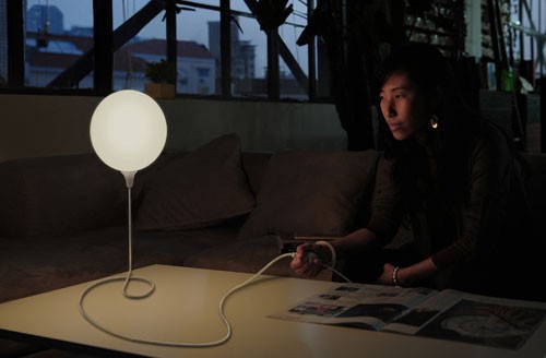 中国创意“点亮”米兰设计周-The Blo Light，一颗被施了魔法的发光气球２