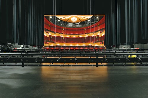 现代戏剧风格建筑-Dolbeau-Mistassini市剧院10
