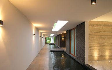 Wallflower公司在新加坡设计“水冷”住屋5