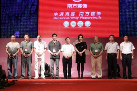 张柏芝出席2010南方寝饰发布会暨迁都典礼1