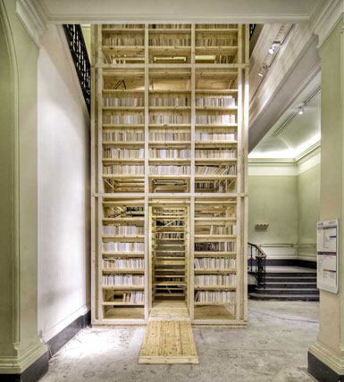 伦敦V&A博物馆建造木质独立式“书塔” 3