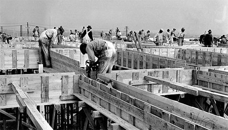 1941年11月，建筑工人在五角大楼的工地上