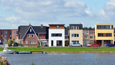 荷兰阿尔默勒建造低成本可持续性“L别墅”3