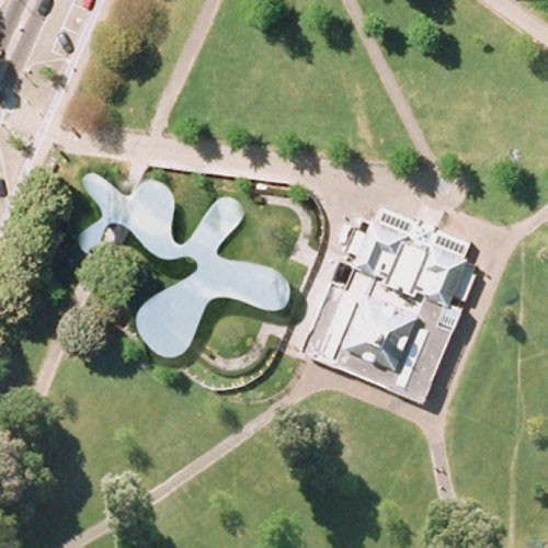 肯辛顿花园的夏亭（左），英国伦敦