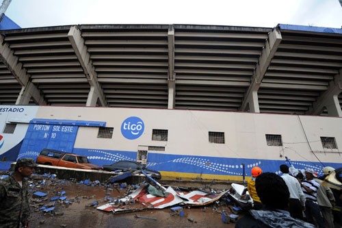 洪都拉斯国家足球场看台倒塌造成多人死伤5
