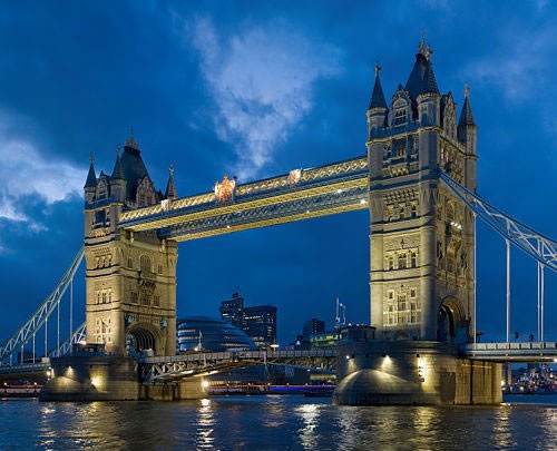 英国地标建筑伦敦塔桥拟挂广告惹批评 1