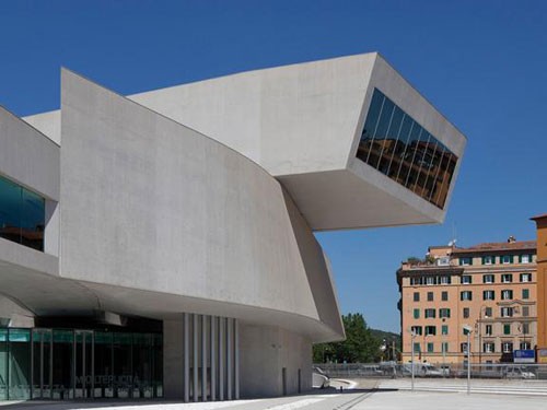 扎哈·哈迪德的“21世纪艺术博物馆”获斯特灵奖4