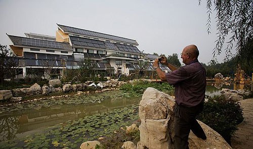 道格拉斯先生对自己的节能环保建筑设计非常喜爱