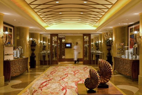 Promenade foyer