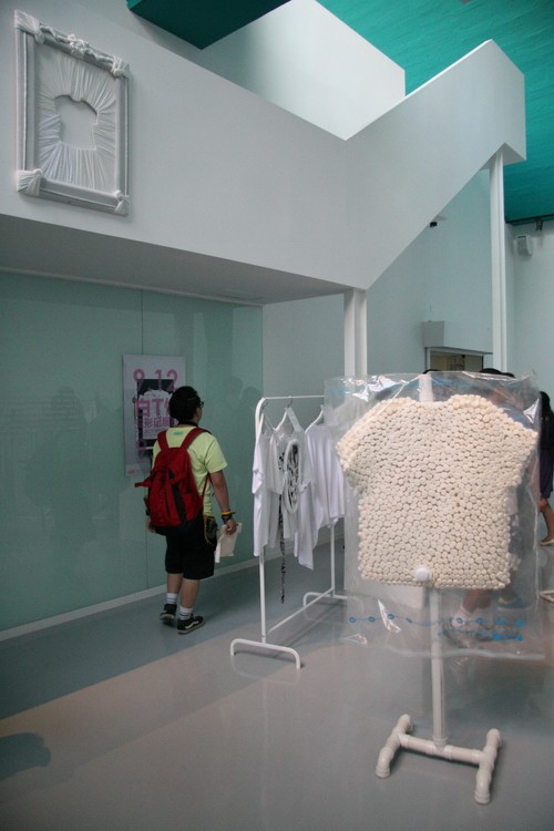 UCCA“中国新设计”系列推出“白T恤变形记”展览01