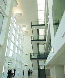 Nicholas Hare设计英国法恩博勒商业园办公楼 2