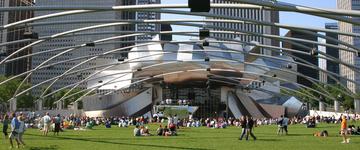 芝加哥“千年公园”（Millennium Park）的普利兹克露天音乐厅，是盖里的最精细的建筑。它促进了有活力的公众生活，并且为“千年公园”创新了一个“真正的中心”